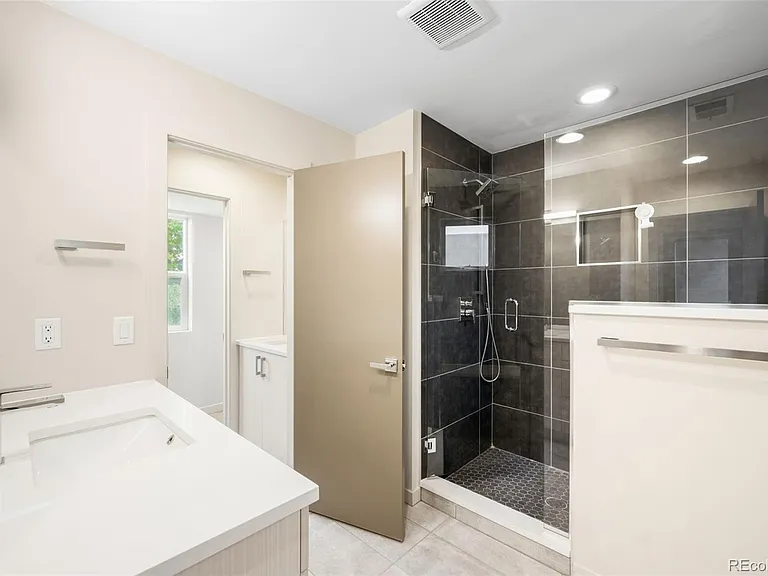 1331 Yates St — Photo 12