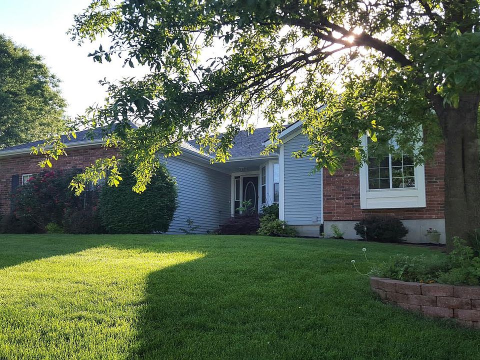 1st image of 621 NW Cortland Dr