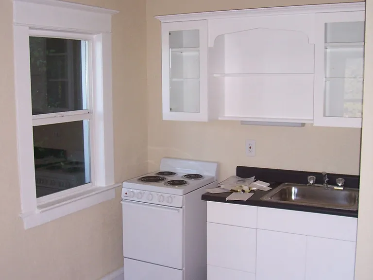 16 SW Porter St #302 — Photo 4