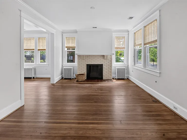7013 Maple Ave — Photo 4