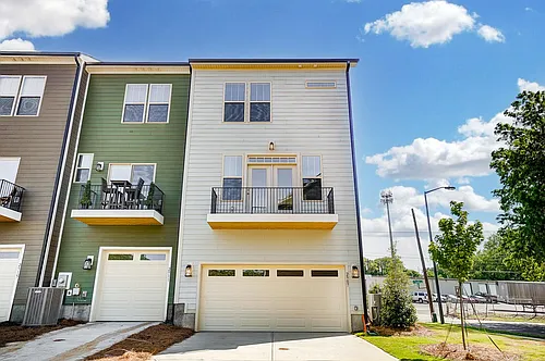 2907 W Trade St Photo 1