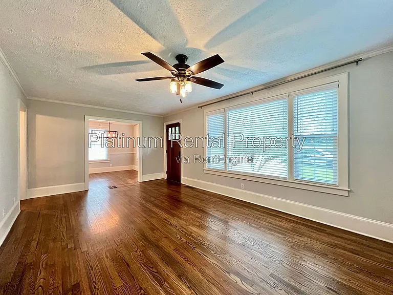 428 E Side Ave SE — Photo 3