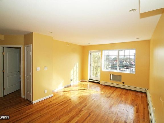 3rd image of 10422 39th Ave APT 4B