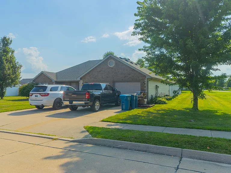 603 Pacer Dr — Photo 2