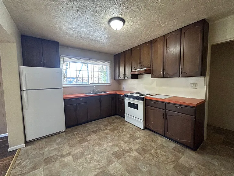 Halliday 654 E. — Photo 15