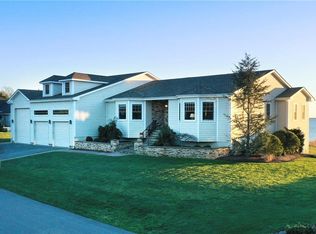 1 Fessenden Rd, Barrington, RI 02806