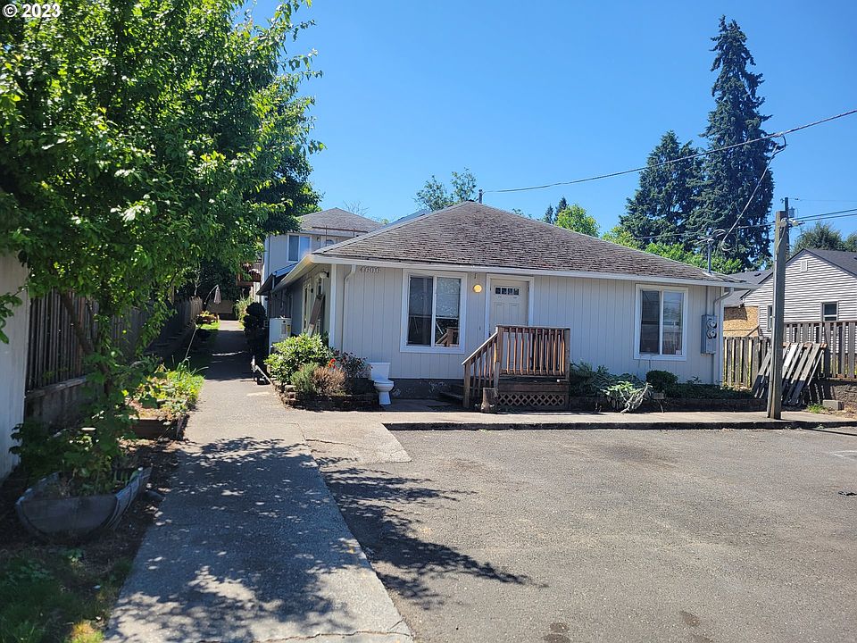 2nd image of 4606 NE Lombard St