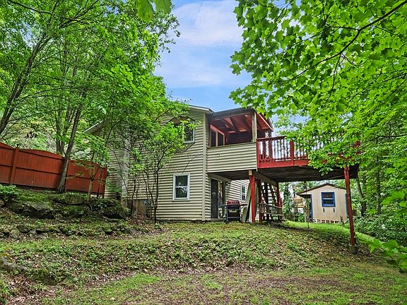 4th image of 225 Brown St
