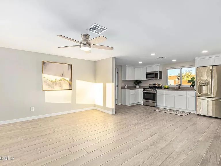 1123 N Frances St — Photo 3