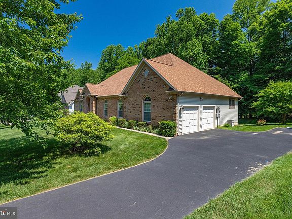 3rd image of 7422 Silent Willow Ct
