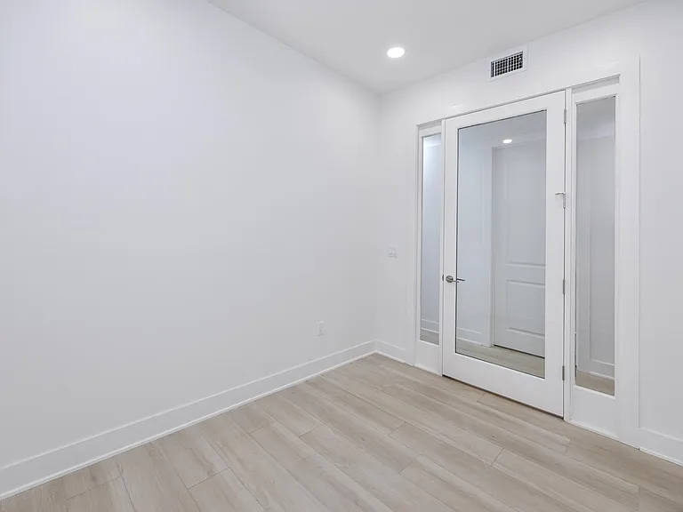 400 150th Ave #503 — Photo 11