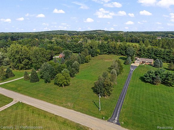 2nd image of 1920 Deer Run Ln