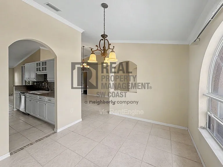 2117 NE 40th St — Photo 10