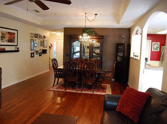 4th image of 110 Elmwood Dr