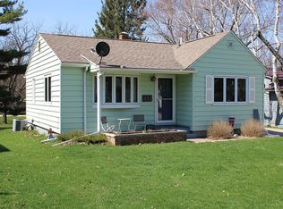 432 1st St, Hudson, IA 50643