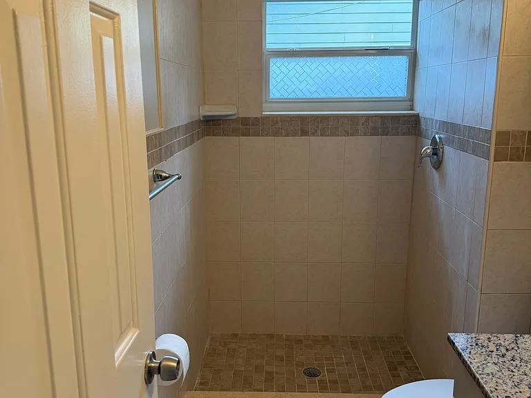 2204 Lucerne Ter #1 — Photo 10