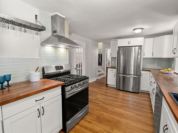 3rd image of 19 Country Ln
