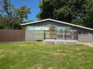 5904 N Michigan Ave, Gladstone, MO 64118