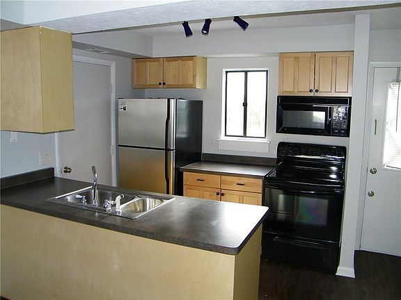 4th image of 644 Eastbrooke Ln