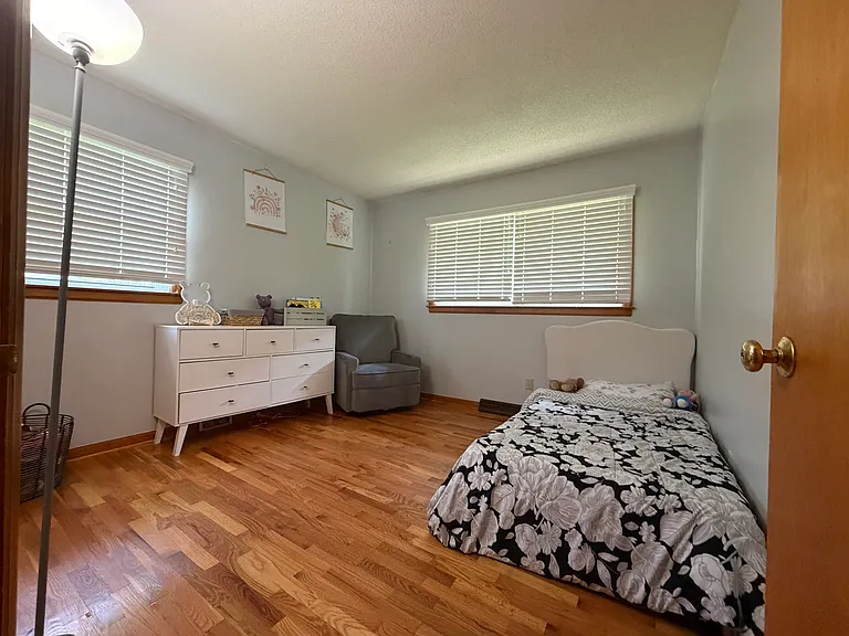 1203 Ringo St — Photo 9