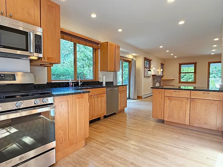 63 Pierrepont Rd — Photo 7
