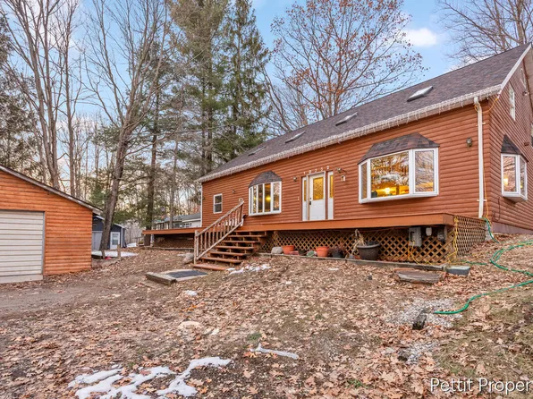 10352 N Athey Ave, Harrison, MI 48625