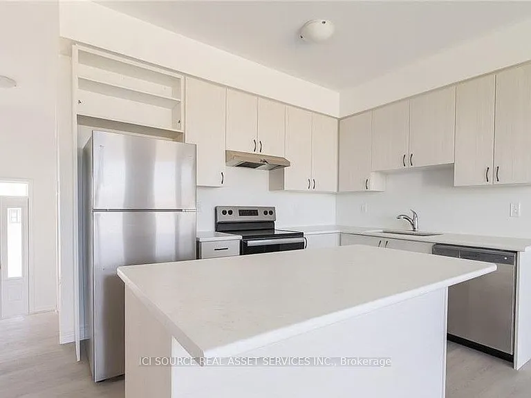 933 Amand Dr — Photo 5