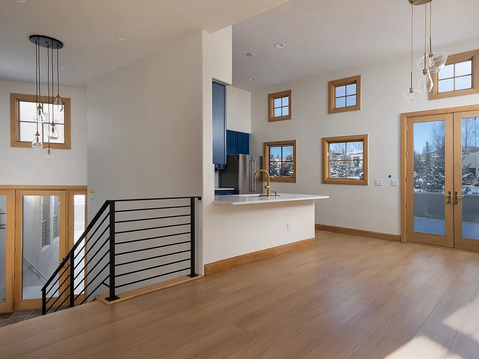 Airy great room with contemporary finishes