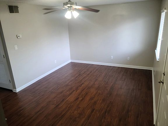 5th image of 81 Charleston Sq #15