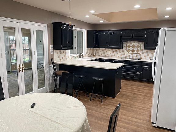 3rd image of 2217 Evergreen Dr