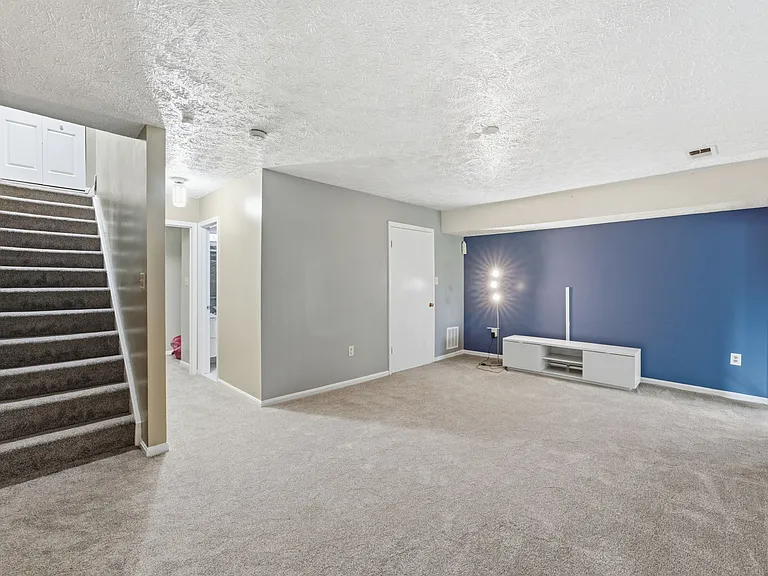 10703 Campus Way S — Photo 24