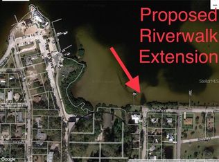 112 8th St E, Bradenton, FL 34208