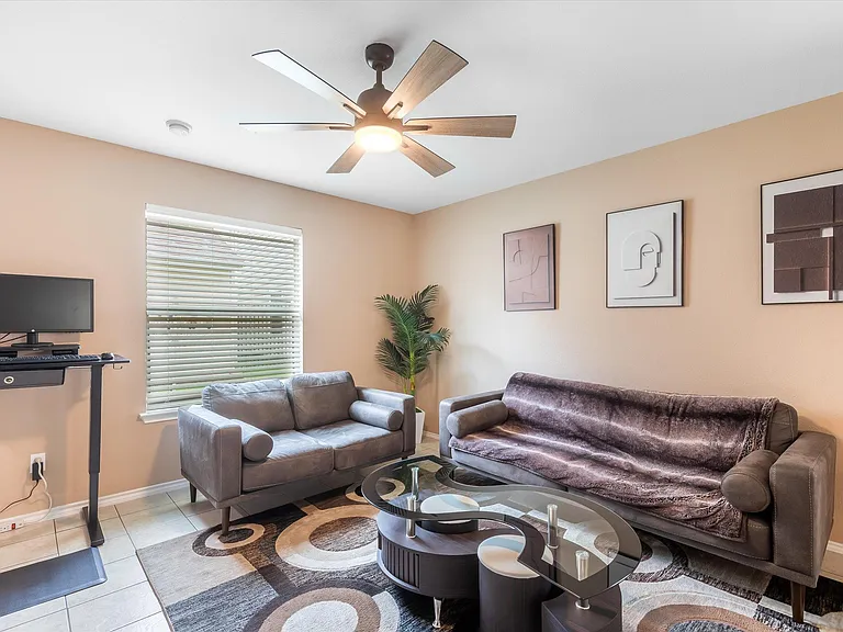 1403 Romo Plz — Photo 8