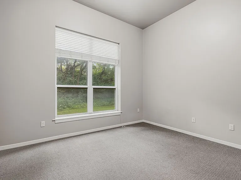 Riverview West — Photo 23