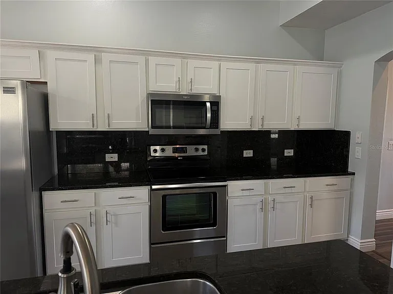 109 Grace Ave — Photo 5