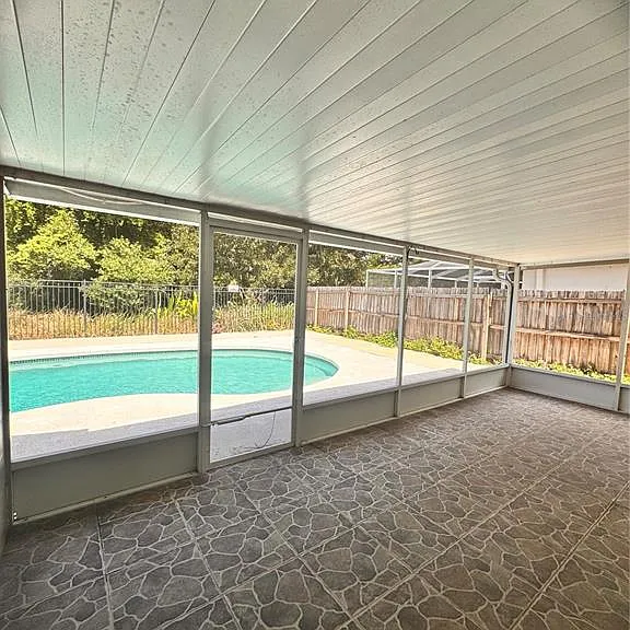 2070 Sarah Louise Dr — Photo 33