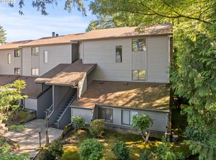 8949 SW Fairview Pl, Portland, OR 97223