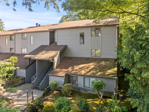 8949 SW Fairview Pl, Portland, OR 97223