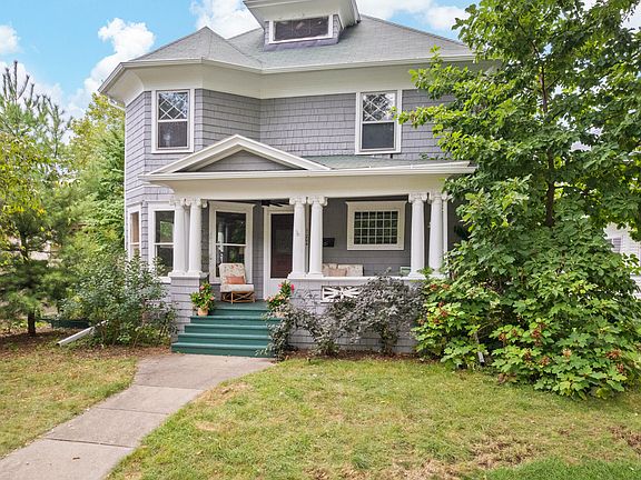 3rd image of 204 Edgewood St
