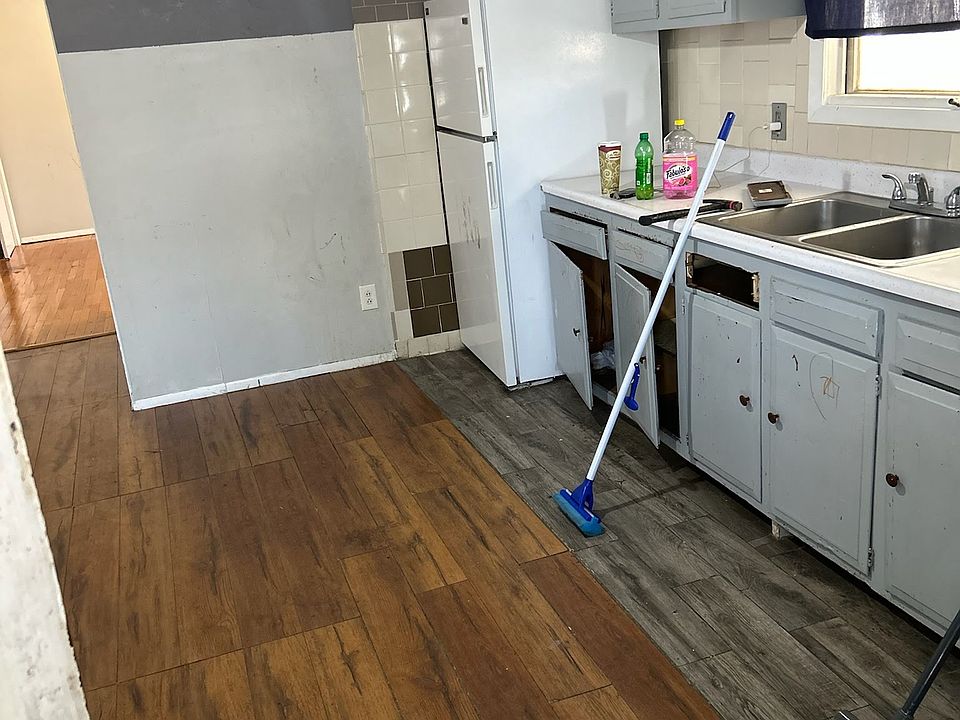 2nd image of 327 S Main St #101