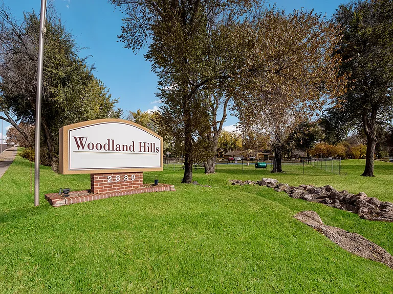 Woodland Hills Apartments — Photo 19