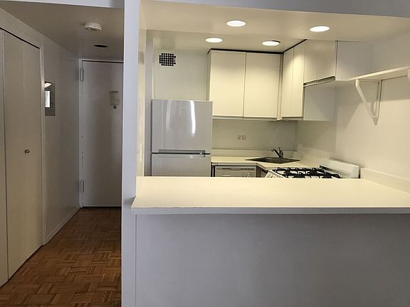3rd image of 352 E 76th St APT 1RE