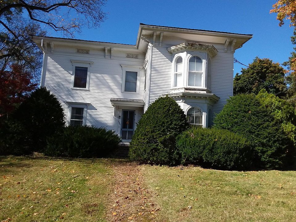 Front of House. 109 College St.