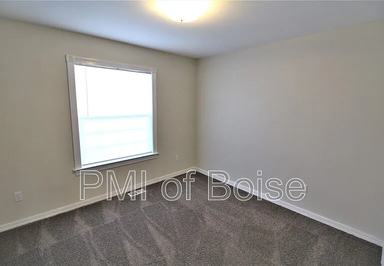 716 Kimberly Ct — Photo 12