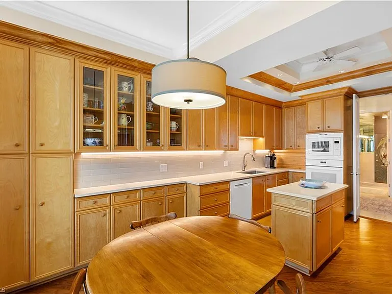7515 Pelican Bay Blvd #Penthouse D — Photo 9