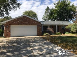 8591 Cottonwood Dr, Lambertville, MI 48144