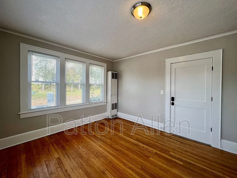 1 bed, 1.0 bath, $1,200 — Photo 3
