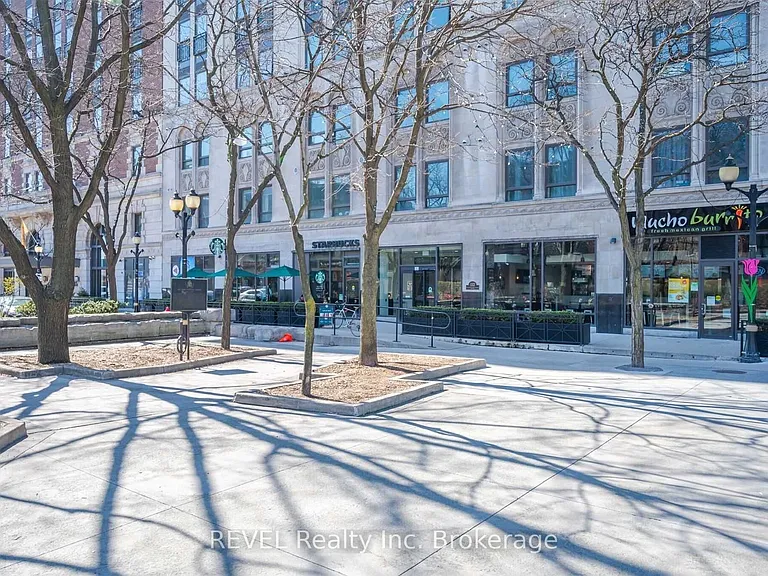 112 King St E #907 — Photo 3