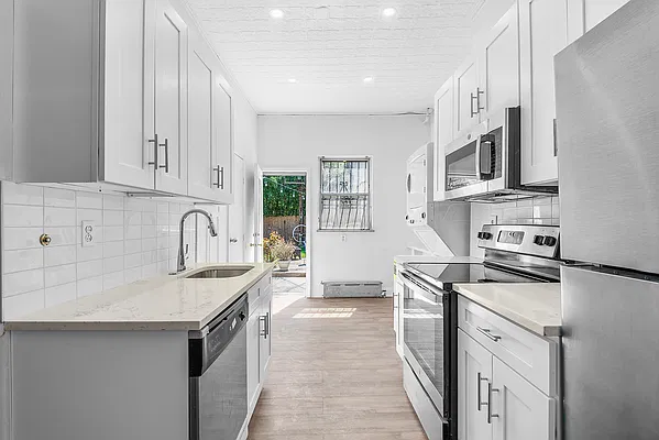 Rented by Corcoran | media 24