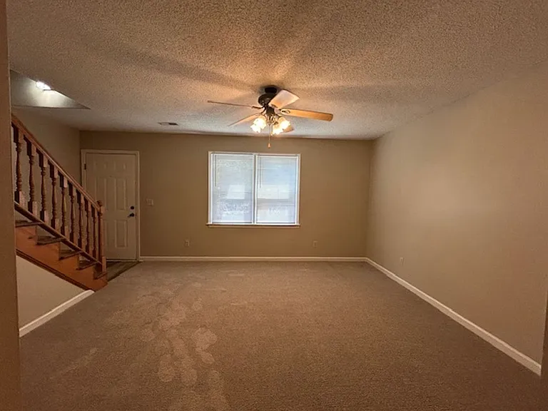 1050 Jessamine Trl — Photo 2